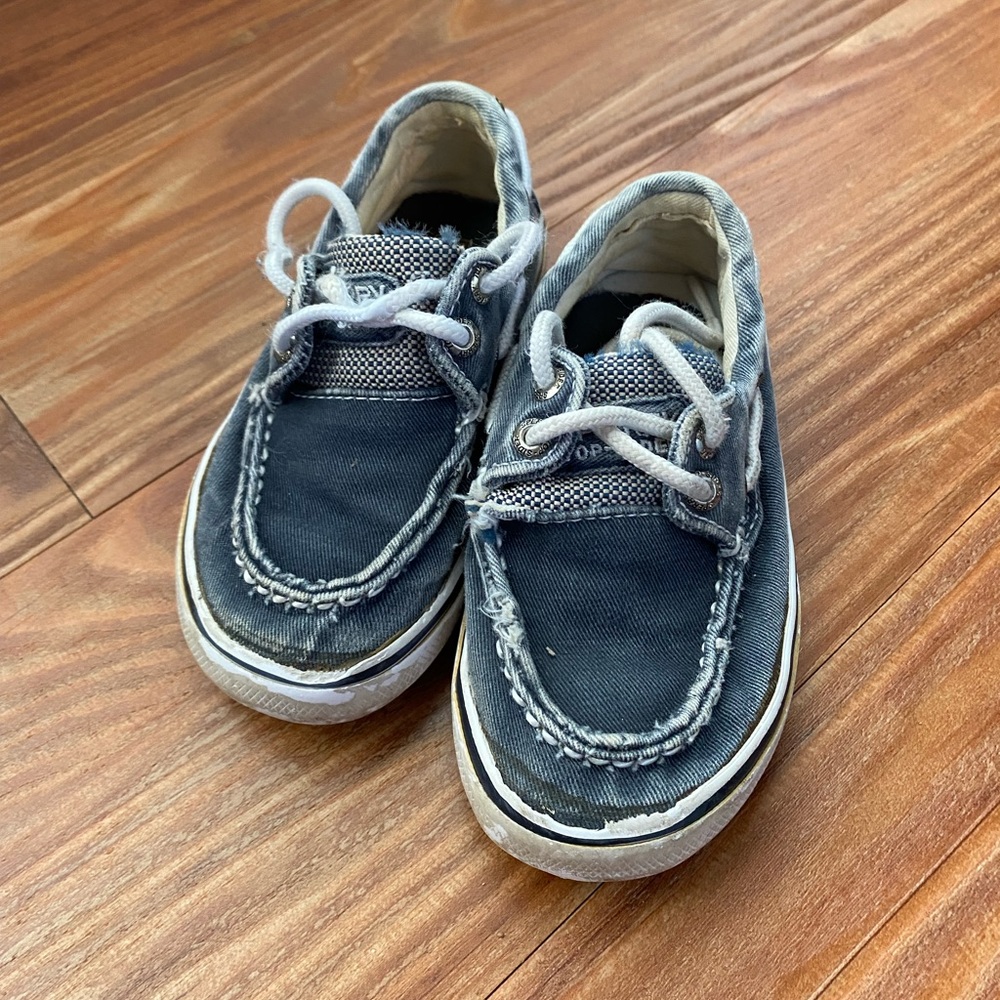 Sperry boys shoe size 9 blue